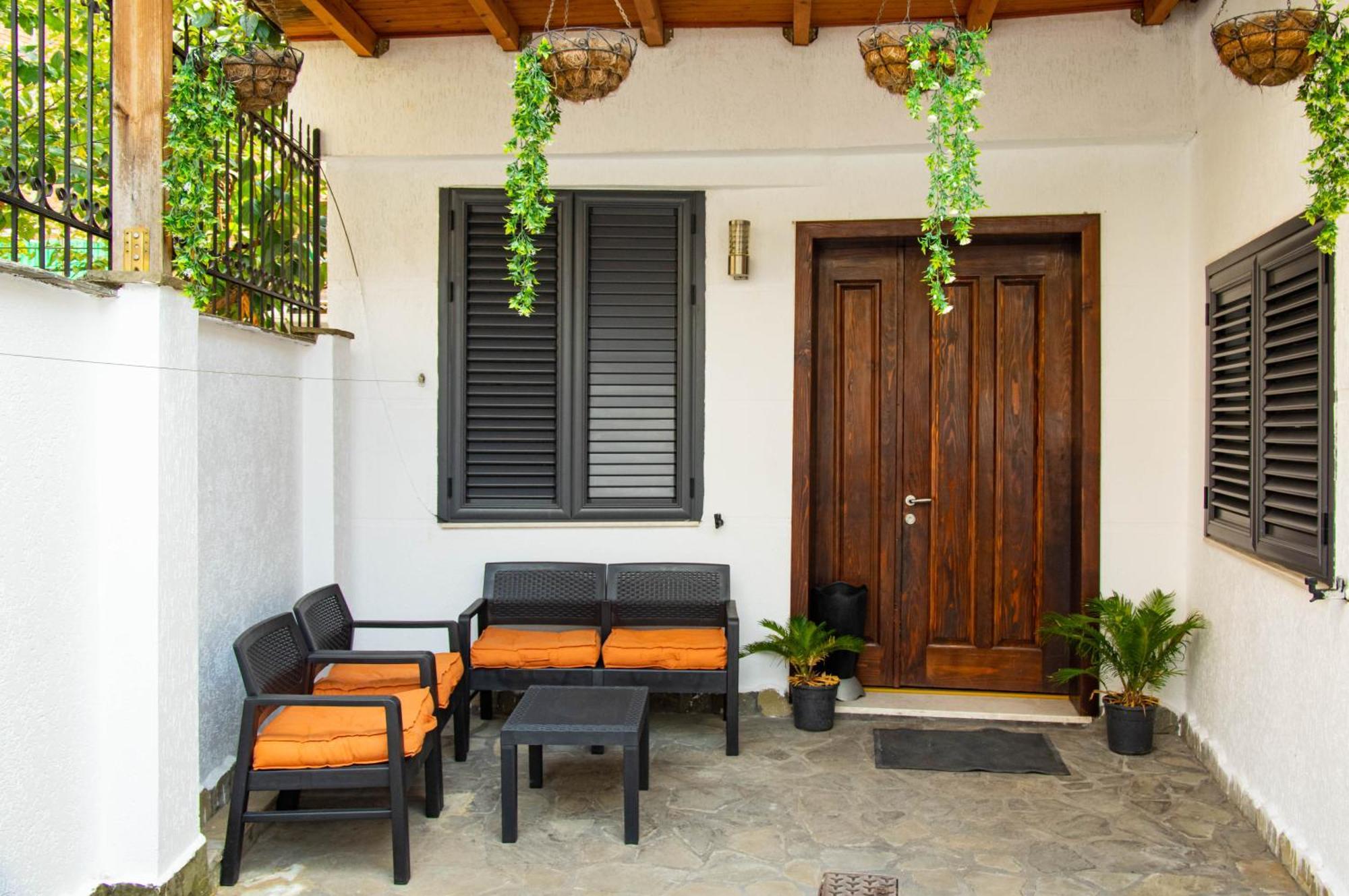 Lucas Relaxing House Tirana